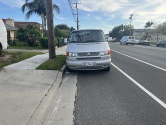 2003 Volkswagen Eurovan MV. Table And Bed 