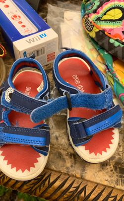 Baby shark sandals size 5