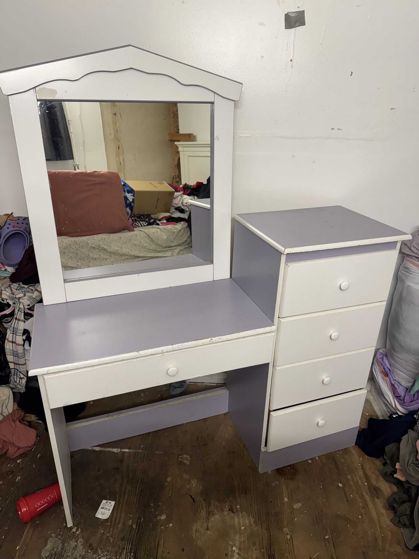 Vanity With Drawers