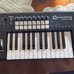Novation launchkey 25 MIDI Controller 