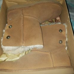 Girl's Ugg Boots Size 6Y