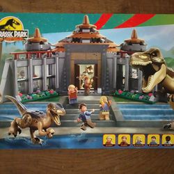 LEGO: Jurassic Park- Visitor Center: T-Rex & Raptor Attack 