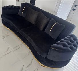 Beautiful black velvet sofa and loveseat! 🖤 ✨️