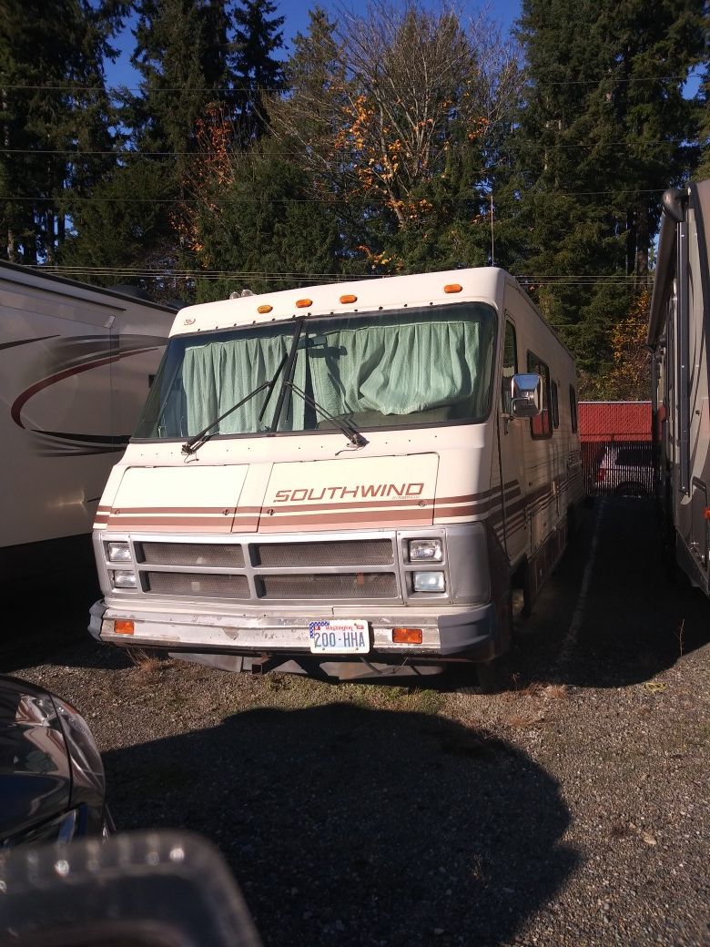PENDING SALE. 1984 Southwind RV
