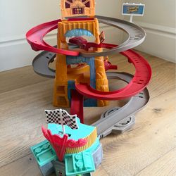 Disney Pixar Cars Radiator Springs Mountain Race Playset