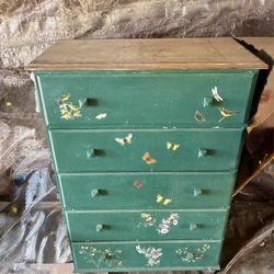 Cute Antique Dresser -Not free Make A Reasonable Offer 