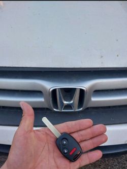 Car Keys And Remotes  / Llaves De Carro Y Controlles