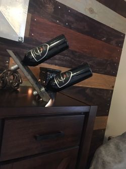Double wine bottle holder