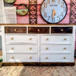 Dresser 