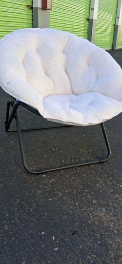 Cream Colored Cozy Lounge Chair