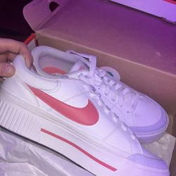 Nike Women 9 1/2 Pink/white