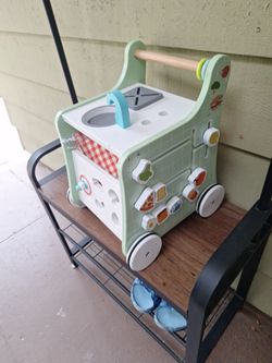 13z12x19  toddlers walker/ Play kitchen combo