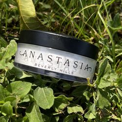 ANASTASIA LOOSE SETTING POWDER
