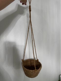 Hanging plant basket