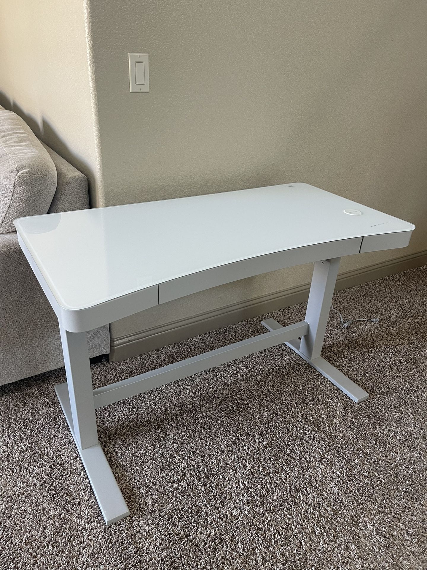 Adjustable desk