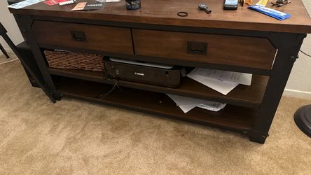 Tv stand Comes with tv holder also