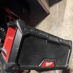 milwaukee speaker DEWALT