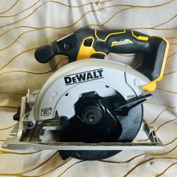 DeWalt 20V MAX Cordless Brushless 6-1/2 in. Sidewinder Style Circular Saw