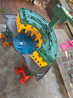 Tomas train track