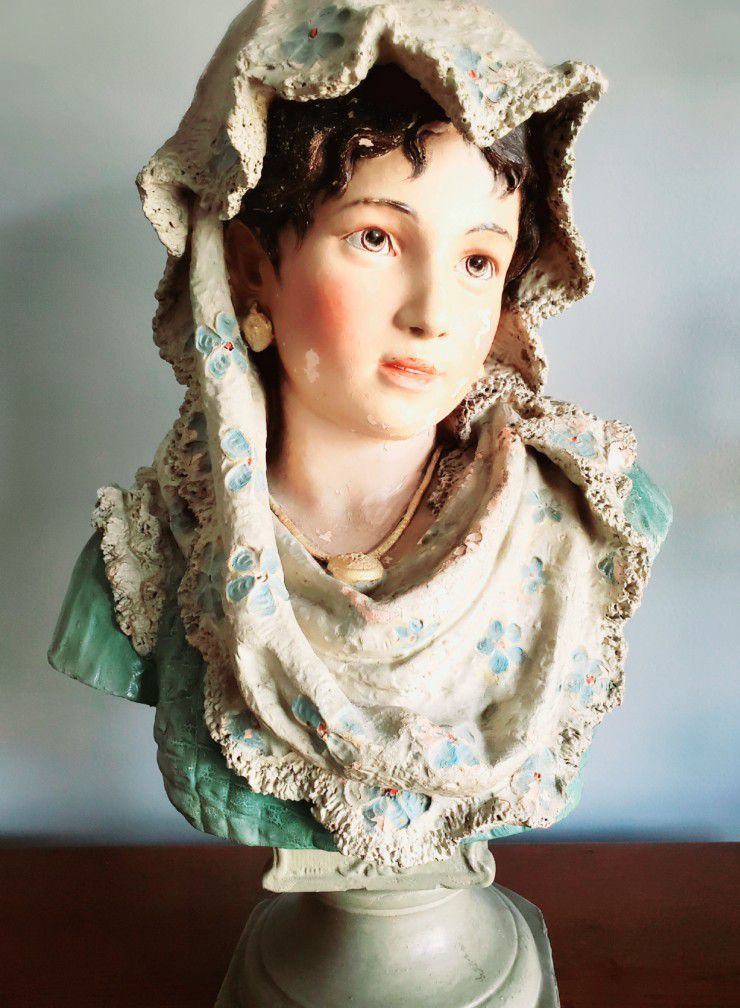 Hispanic Lady Statue from MEXICO