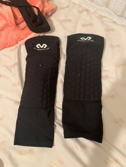 Black basketball knee pads