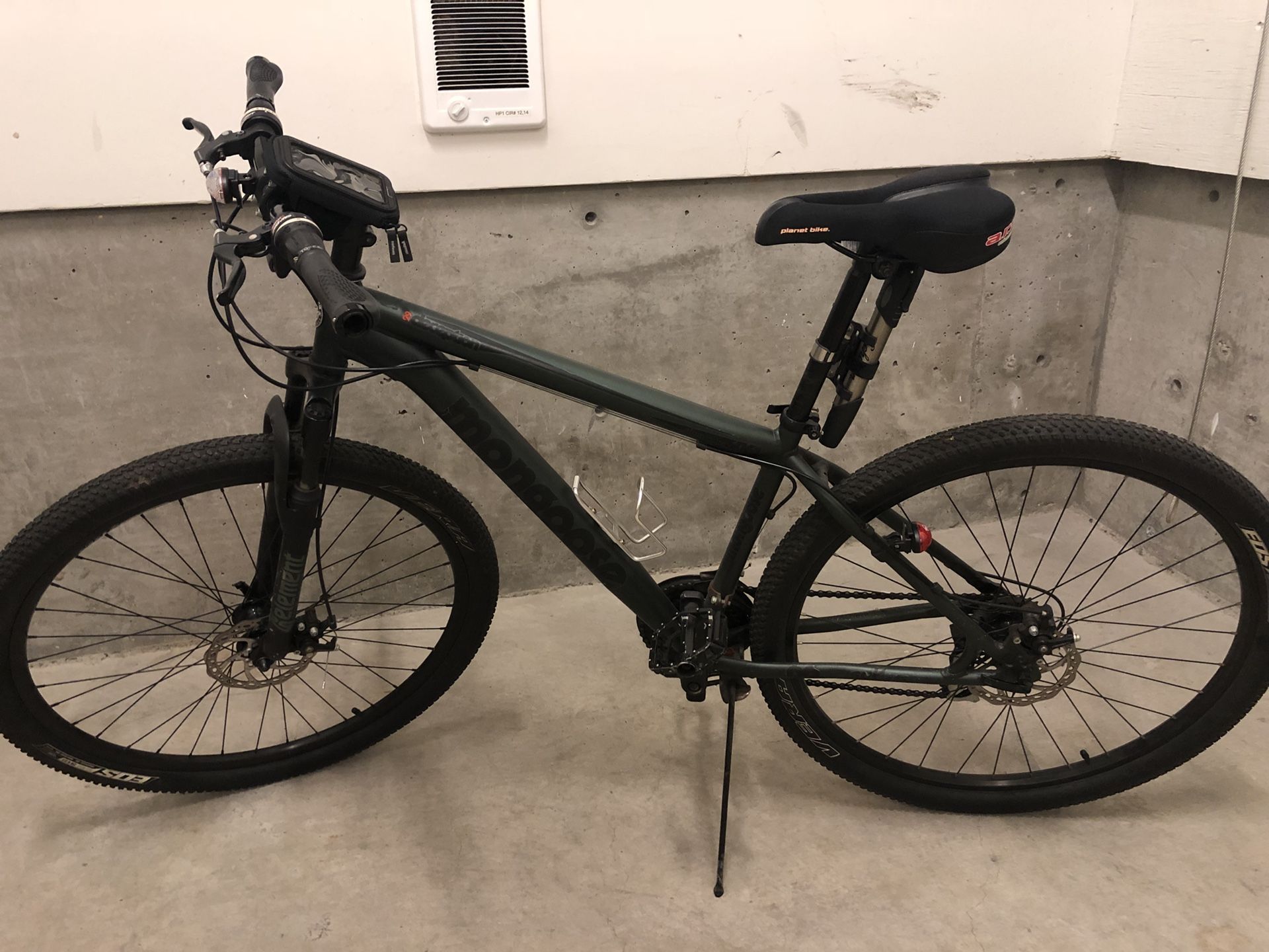 Mongoose Deceptor 29in mountain bike