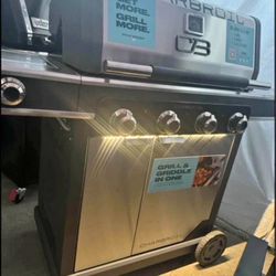 Charbroil Commercial Series 4-Burner Grill and Griddle Combo