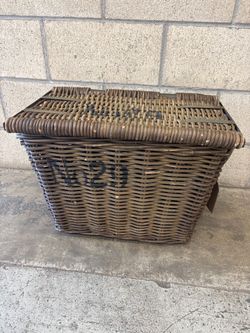 Basket/Vintage basket/