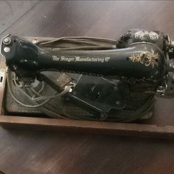 SINGER 15-115 Electric Portable Sewing Machine w/ Carrying Case