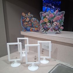 Beautiful Set Of Decoration Set And 5 Picture Frame Stands 