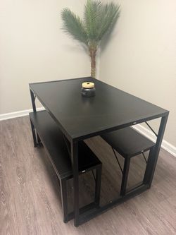 DINING TABLE 4