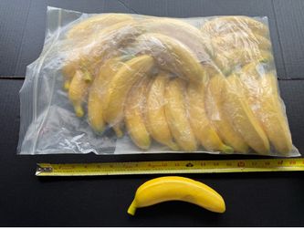 23 Artificial Bananas, platanos Home Décor, Displays, Crafts, minions, props, kitchen display, cosina