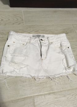 Abercrombie and Fitch white jeans skirt size 2