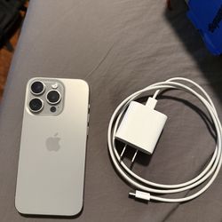 iPhone 15 pro 256gb natural titanium