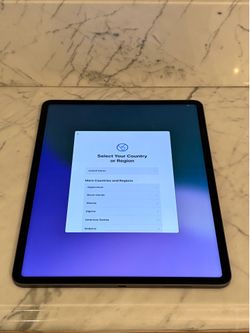 iPad Pro 12.9 5th Gen M1 - 1TB storage with keyboard case Apple Original and charger
