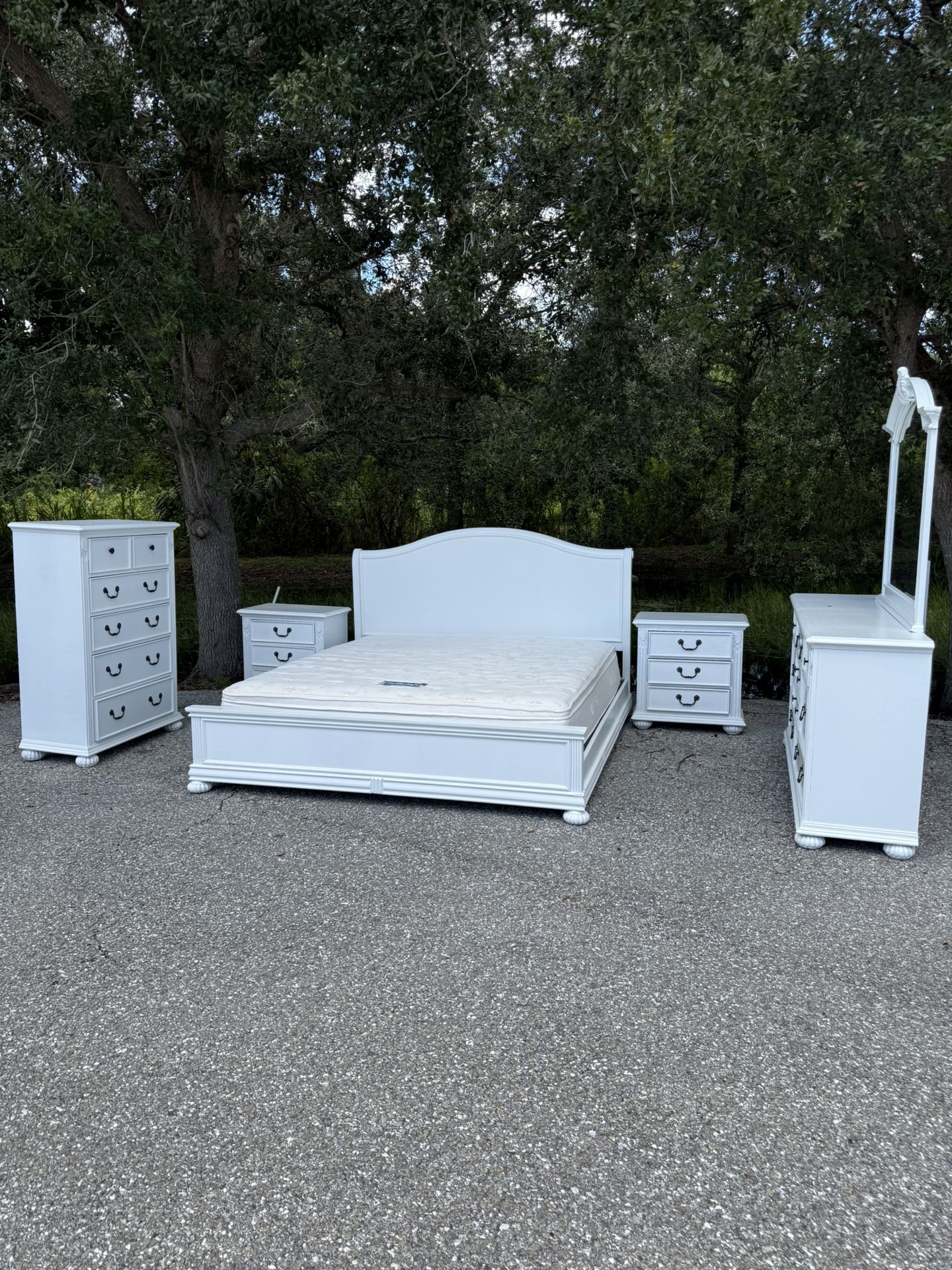 King bedroom set (FREE 24H DELIVERY AND SETUP)