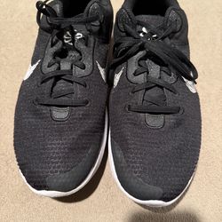 Nike Men’s Black Shoes Size 11