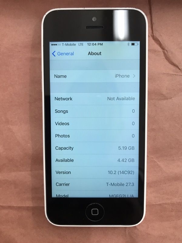 White iPhone 5c 8gb unlocked (can be used for metro pcs, T-Mobile, H2o , AT&T, any gsm SIM)