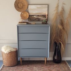 *Vintage* Mid Century Modern Dresser/Chest Of Drawers/Tallboy
