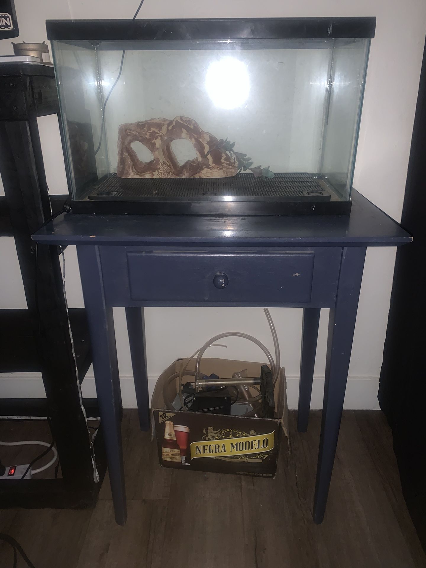Fish Tank With Filters And Desk