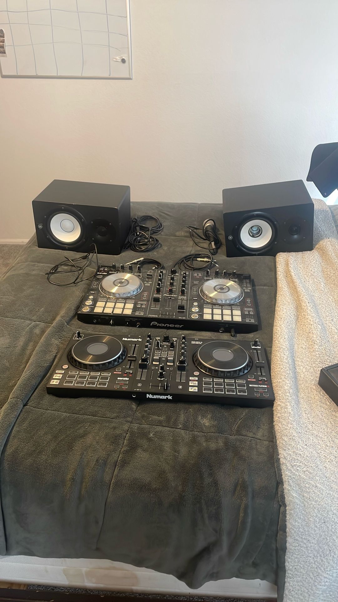 DJ Equipment Pioneer Serato, Numark Four Deck DJ Controller