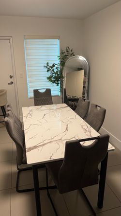 Extendable Dining Table with 6 Chairs