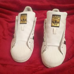 Adidas Superstar Shell Toe 2022 Men's Size 9 With   2 Pair Of Laces Included