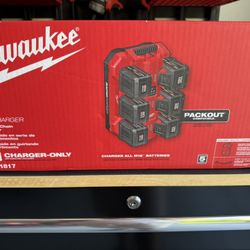 Milwaukee M18 6-Bay Rapid Charger DAISY CHAIN Brand New Never Used 