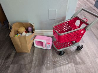 Pretend Target shopping cart and food