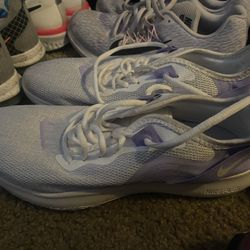 Woman’s Nike/Converse Lot