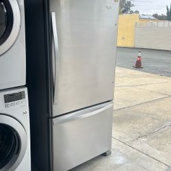 Whirlpool Stainless Steel Refrigerator With Bottom Freezer