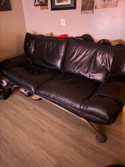 Leather  couches  black