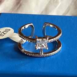 ZIRCONIA STERLING SILVER RING 8 Light & Beautiful ** See More VINTAGE & DESIGNER items here