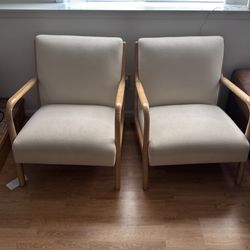 Pair of chairs cream color